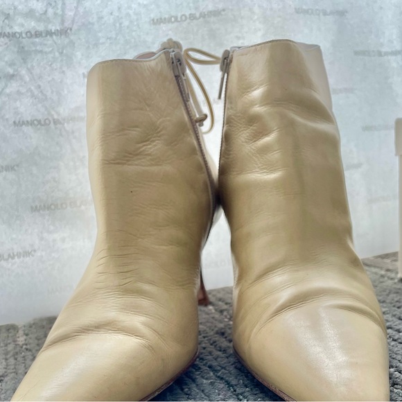 Monolo Blahnik cream color boots, size 9 US, Handmade in Italy. Comfy 3” heel. - Picture 14 of 16